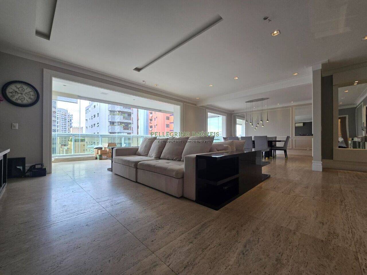 Cindy e Naomi Itaim Sala de estar