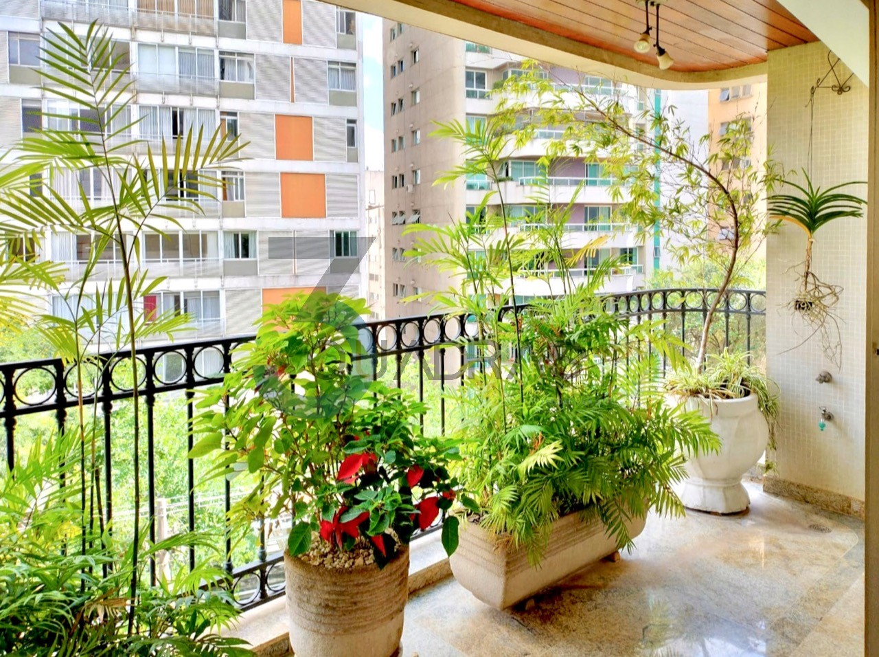 TOWER HILLS - imagem 2