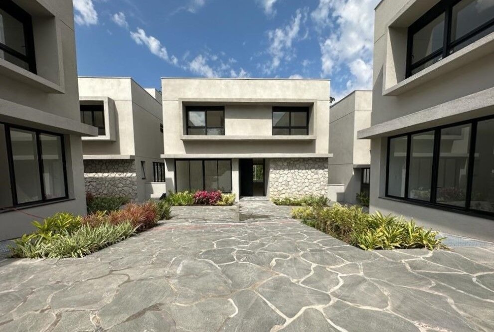 Casa em Condomínio Hipica Max Casa em Condomínio Hipica Max - foto principal 1