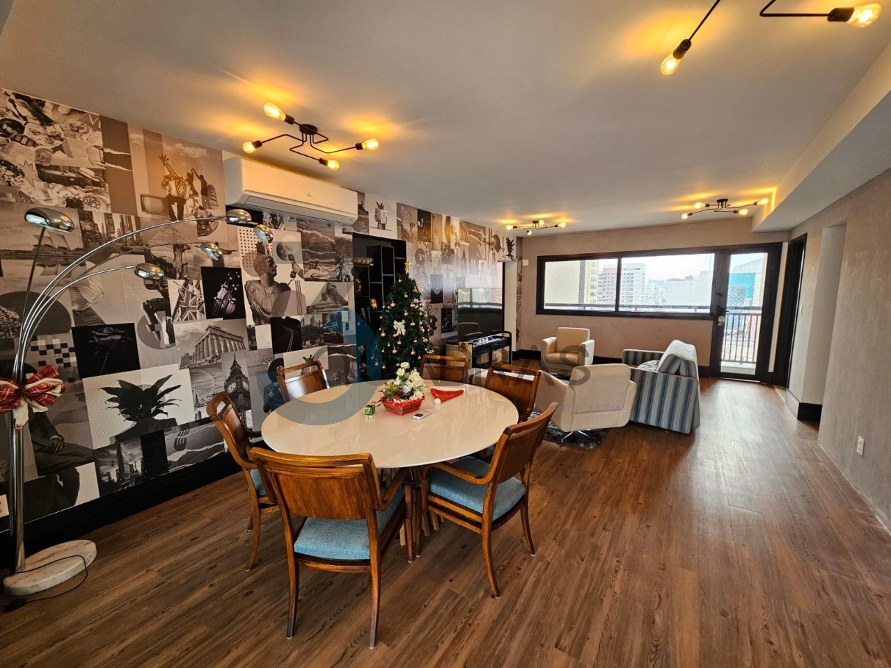 1300 Jurupis Sala de jantar e estar